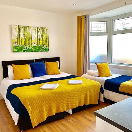 London Studio Apartments, Private Bathrooms And Parking Ілфорд Екстер'єр фото