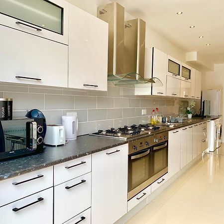 London Studio Apartments, Private Bathrooms And Parking Ілфорд Екстер'єр фото
