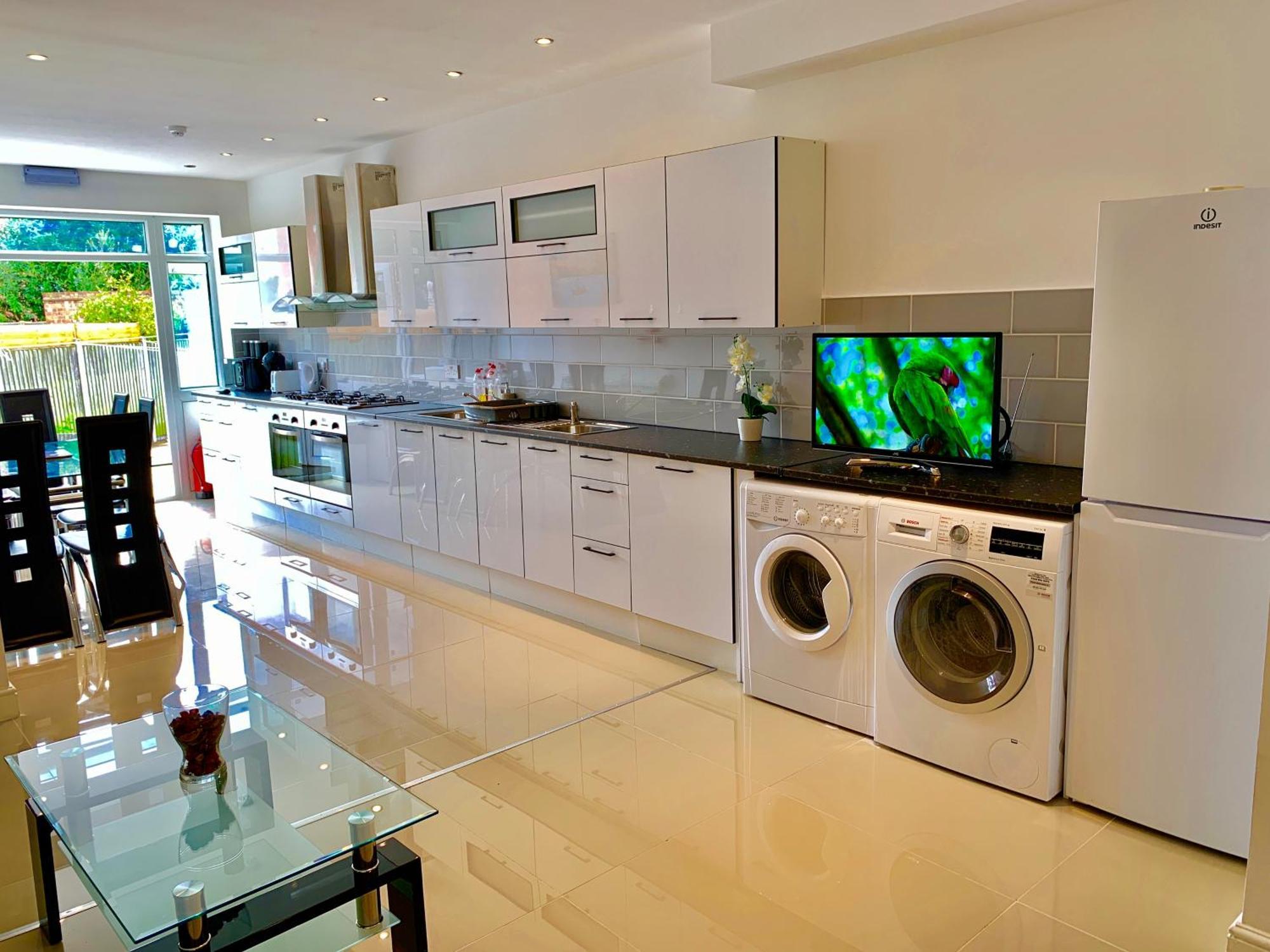 London Studio Apartments, Private Bathrooms And Parking Ілфорд Екстер'єр фото