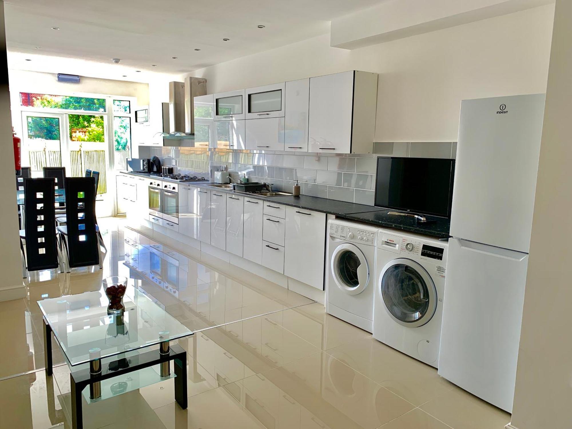 London Studio Apartments, Private Bathrooms And Parking Ілфорд Екстер'єр фото