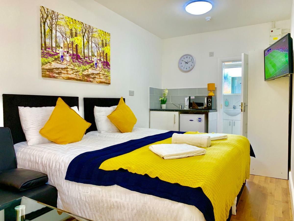 London Studio Apartments, Private Bathrooms And Parking Ілфорд Екстер'єр фото