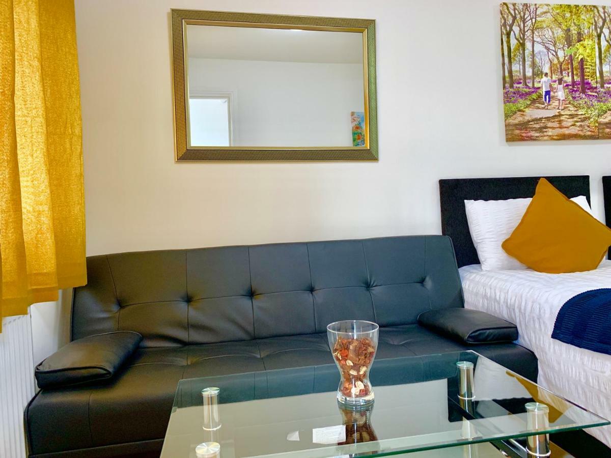London Studio Apartments, Private Bathrooms And Parking Ілфорд Екстер'єр фото