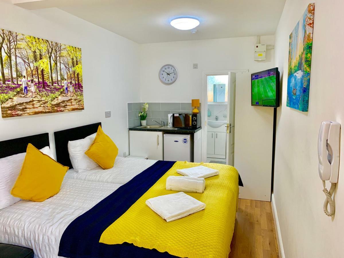 London Studio Apartments, Private Bathrooms And Parking Ілфорд Екстер'єр фото