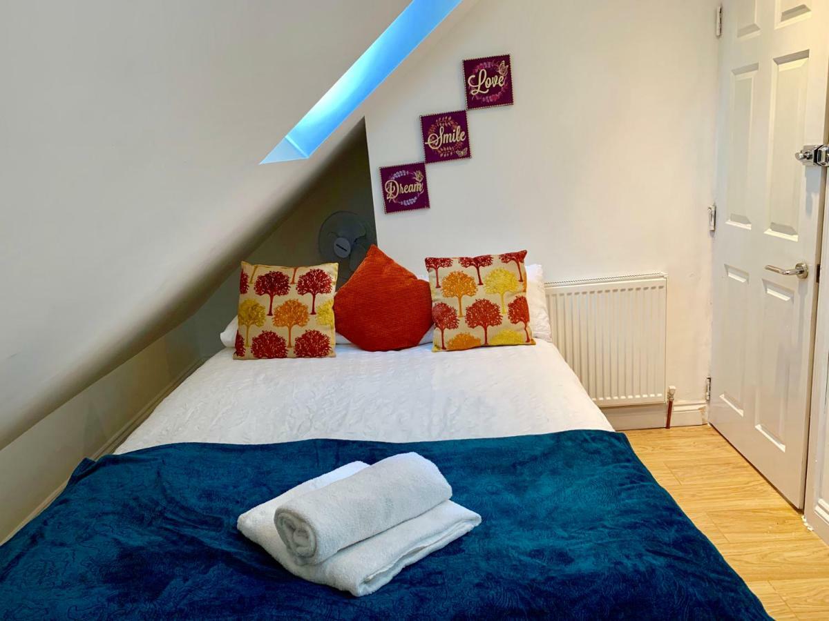 London Studio Apartments, Private Bathrooms And Parking Ілфорд Екстер'єр фото