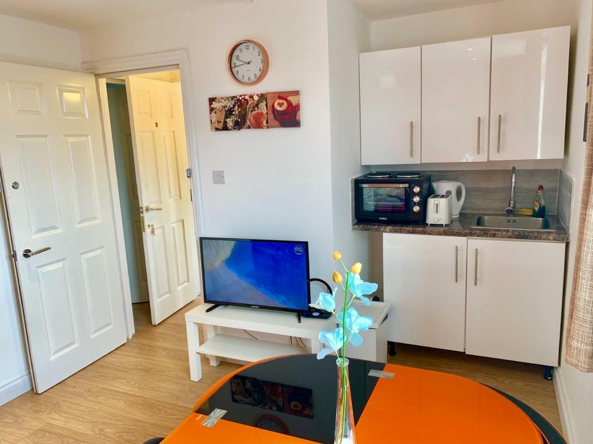 London Studio Apartments, Private Bathrooms And Parking Ілфорд Екстер'єр фото