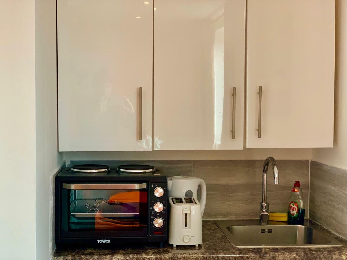 London Studio Apartments, Private Bathrooms And Parking Ілфорд Екстер'єр фото