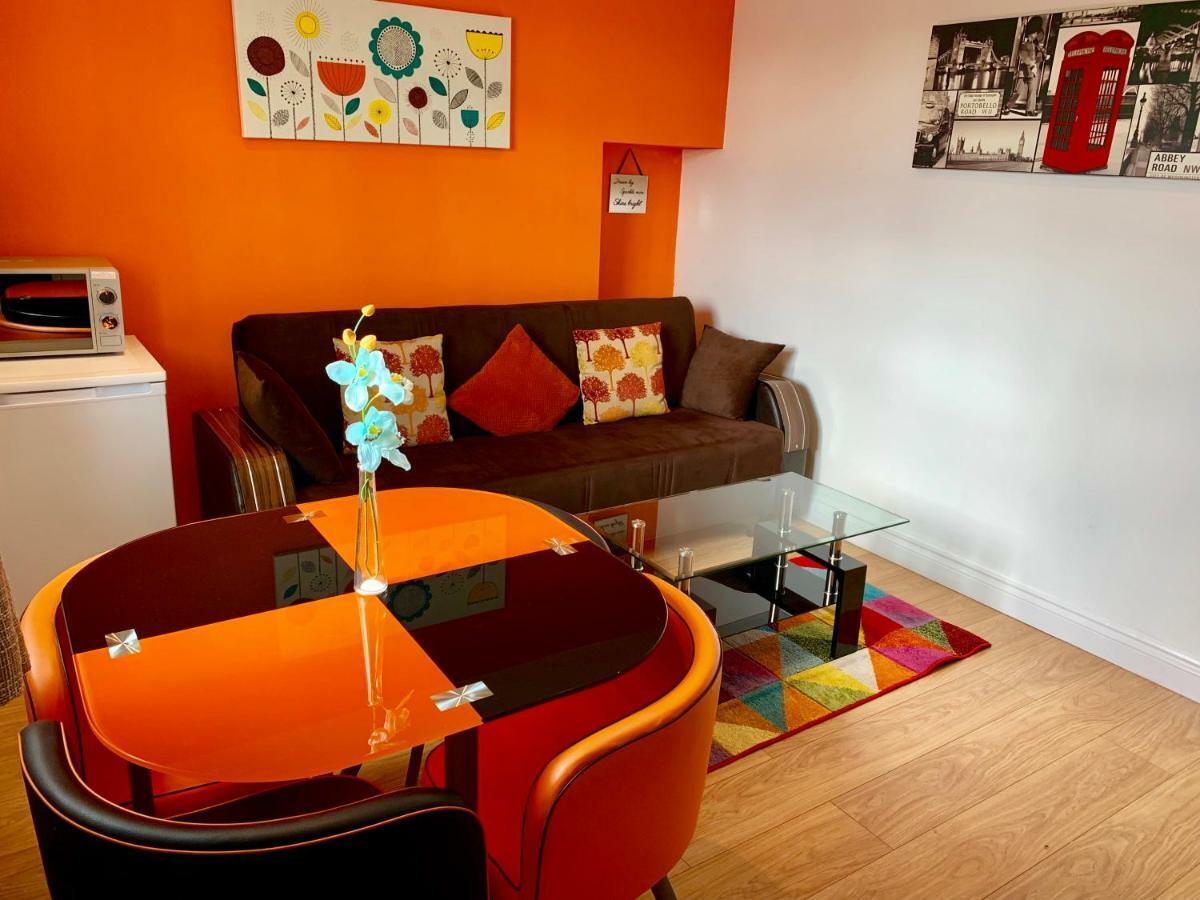 London Studio Apartments, Private Bathrooms And Parking Ілфорд Екстер'єр фото