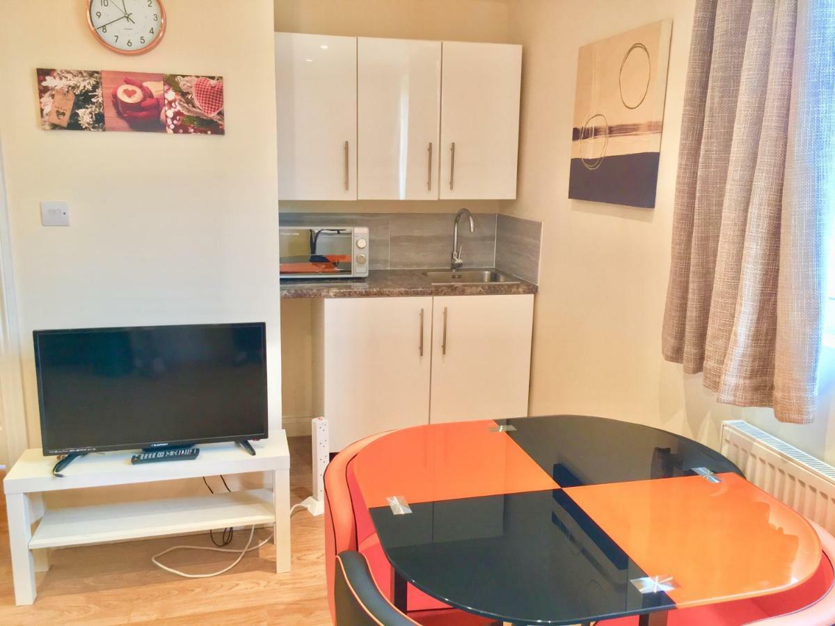 London Studio Apartments, Private Bathrooms And Parking Ілфорд Екстер'єр фото