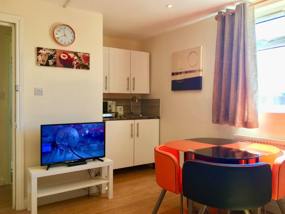 London Studio Apartments, Private Bathrooms And Parking Ілфорд Екстер'єр фото