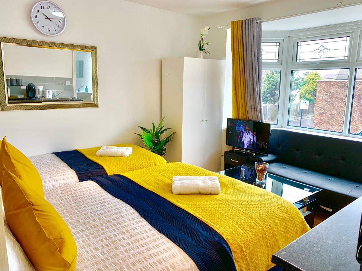 London Studio Apartments, Private Bathrooms And Parking Ілфорд Екстер'єр фото