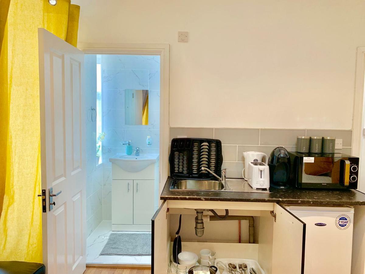London Studio Apartments, Private Bathrooms And Parking Ілфорд Екстер'єр фото