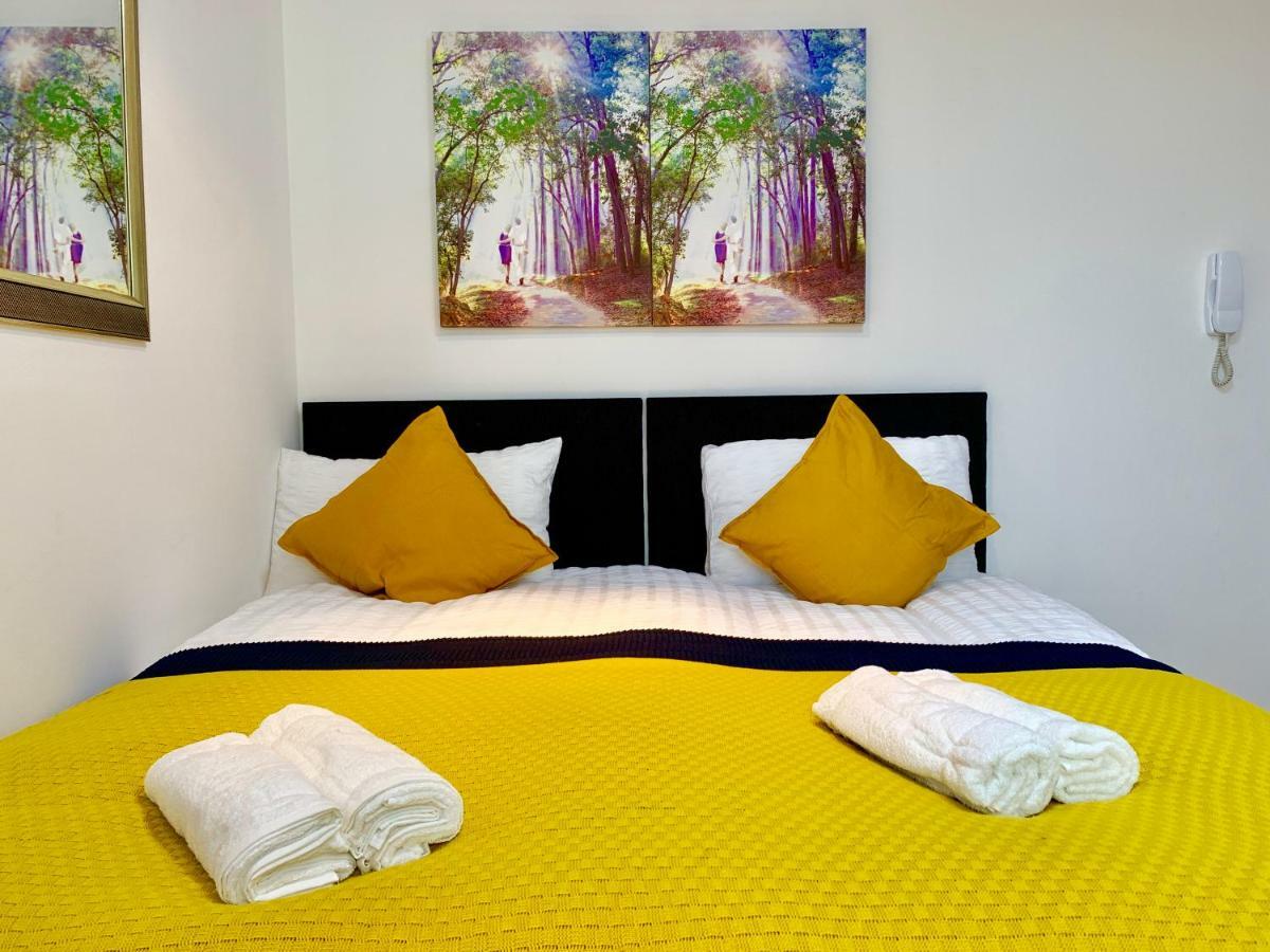 London Studio Apartments, Private Bathrooms And Parking Ілфорд Екстер'єр фото
