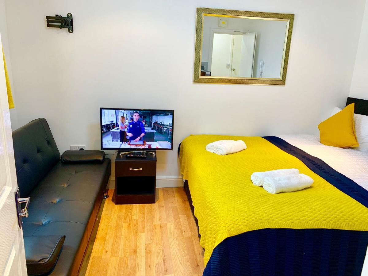 London Studio Apartments, Private Bathrooms And Parking Ілфорд Екстер'єр фото
