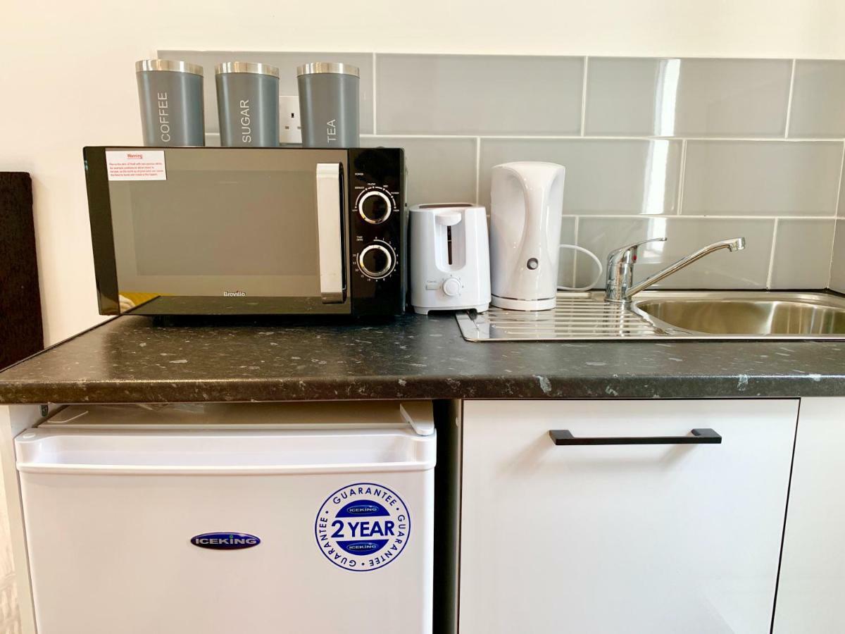 London Studio Apartments, Private Bathrooms And Parking Ілфорд Екстер'єр фото