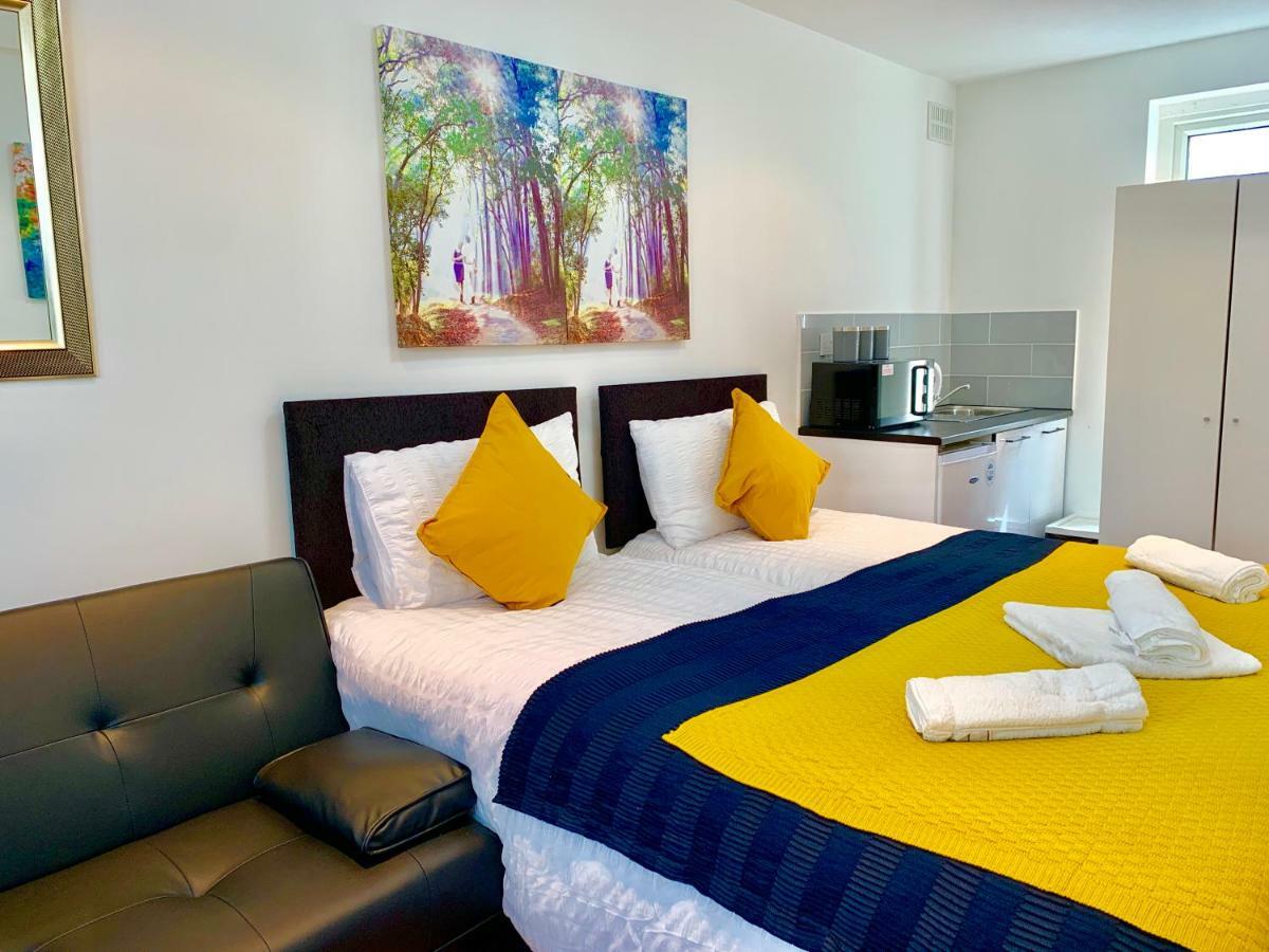 London Studio Apartments, Private Bathrooms And Parking Ілфорд Екстер'єр фото