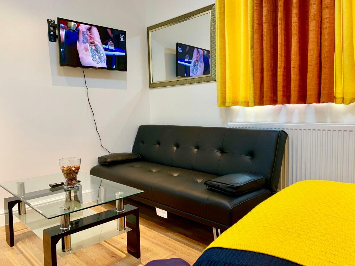 London Studio Apartments, Private Bathrooms And Parking Ілфорд Екстер'єр фото