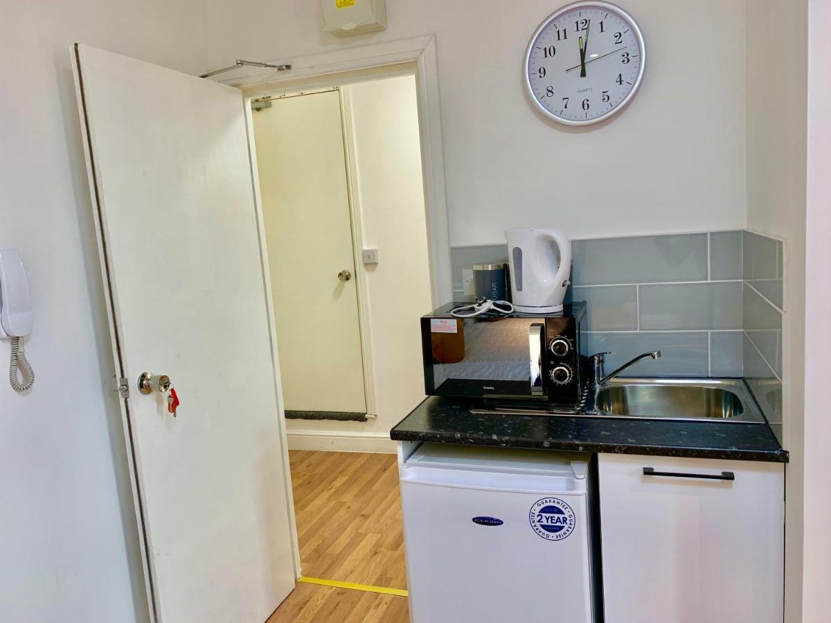 London Studio Apartments, Private Bathrooms And Parking Ілфорд Екстер'єр фото