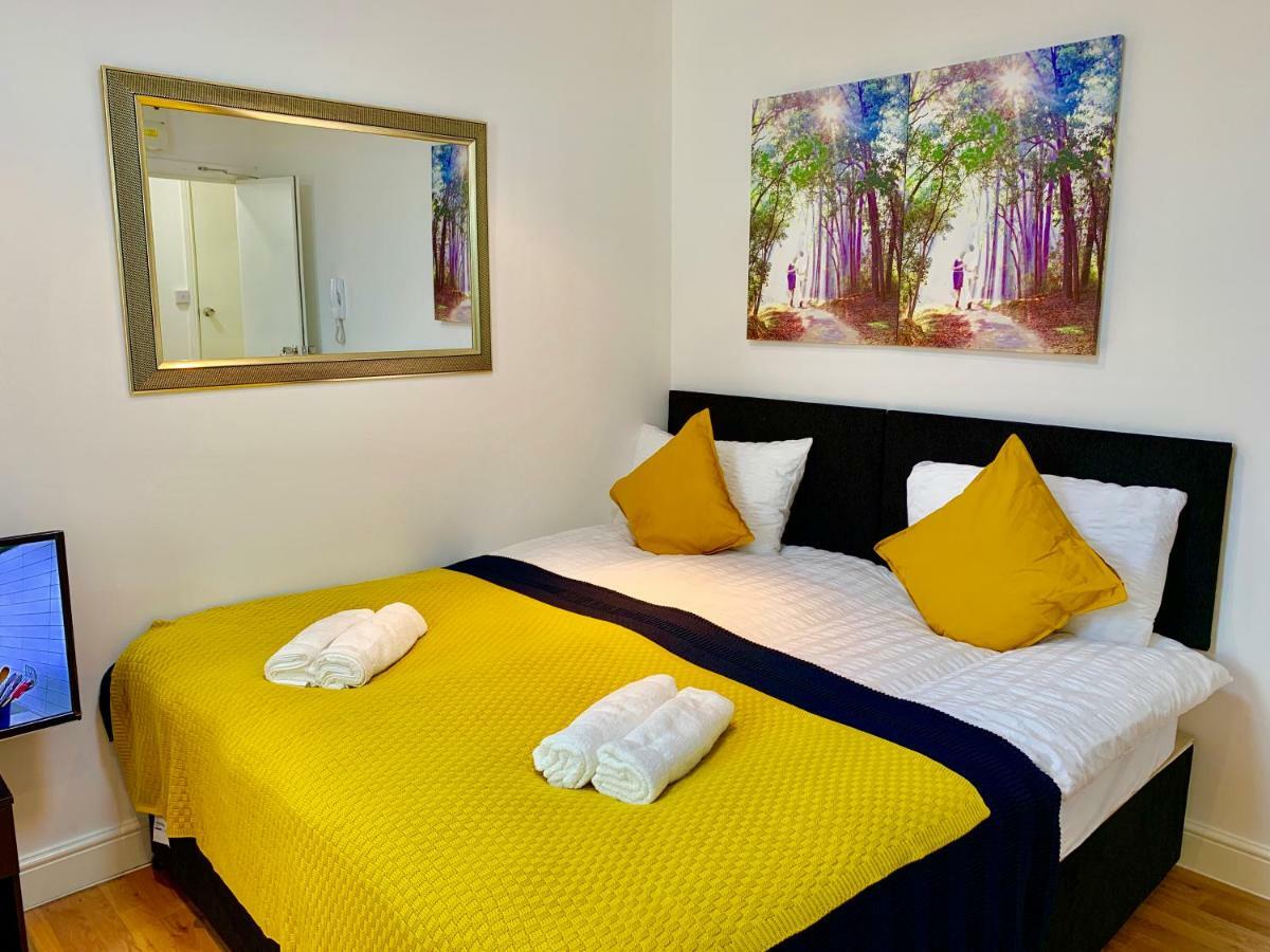 London Studio Apartments, Private Bathrooms And Parking Ілфорд Екстер'єр фото